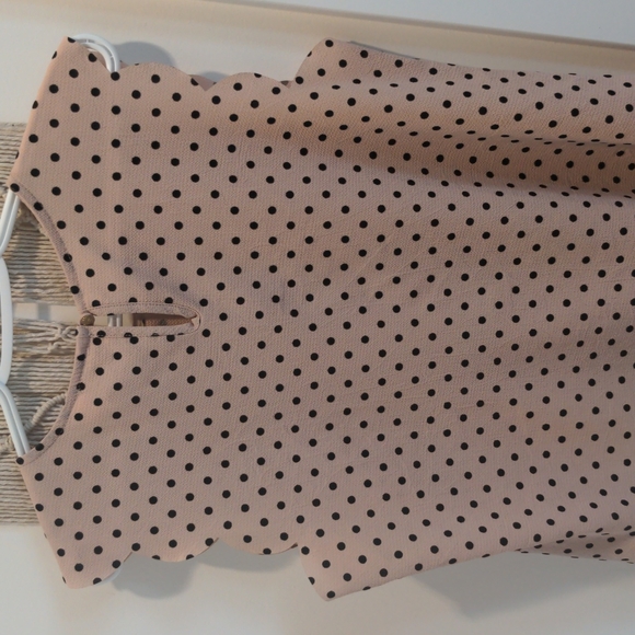 Polka Dot sleeveless Blouse - Picture 2 of 5